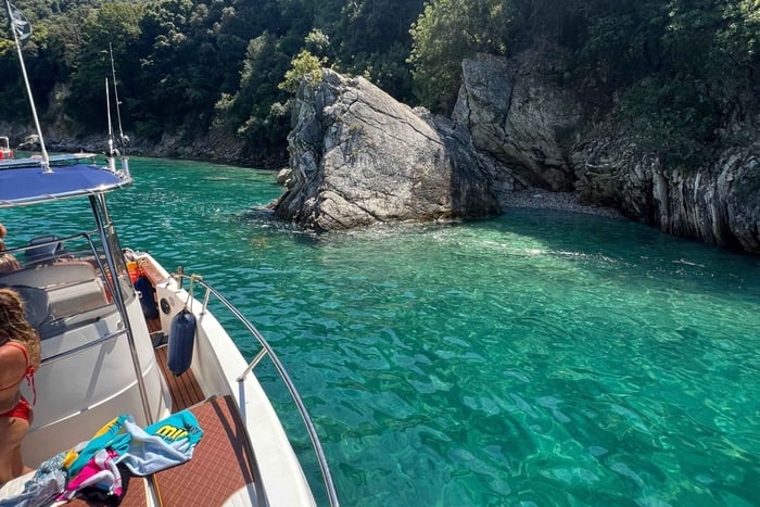 Excursión privada al norte: tour en barco pelágico en Saranda