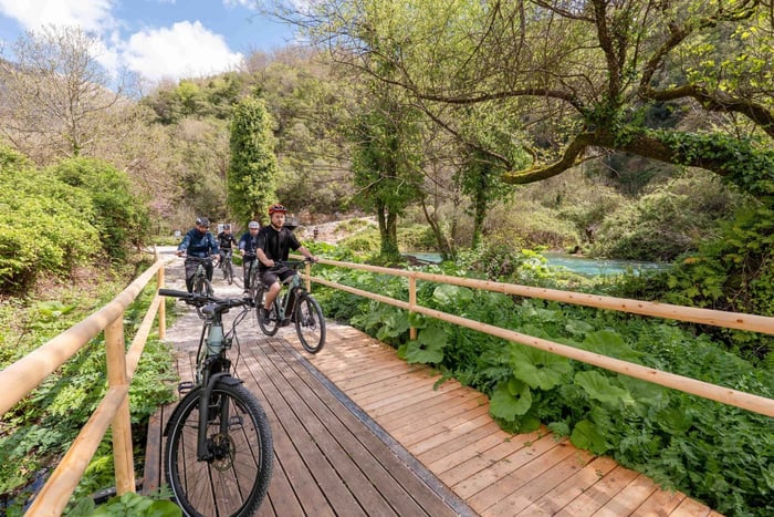 Sarandë: Blue Eye E-Bike Tour with Guide (Kayak Optional)