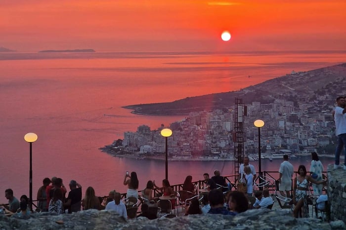 Sarande: Lekursi Castle Sunset Tour: Blue Eye Spring ja Lekursi Castle Sunset Tour
