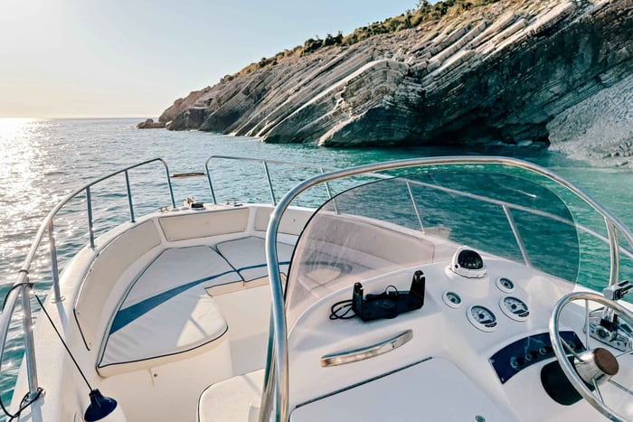 Saranda: tour en barco a la Cueva de las Tortugas, Kakome y Krorez, con snorkel