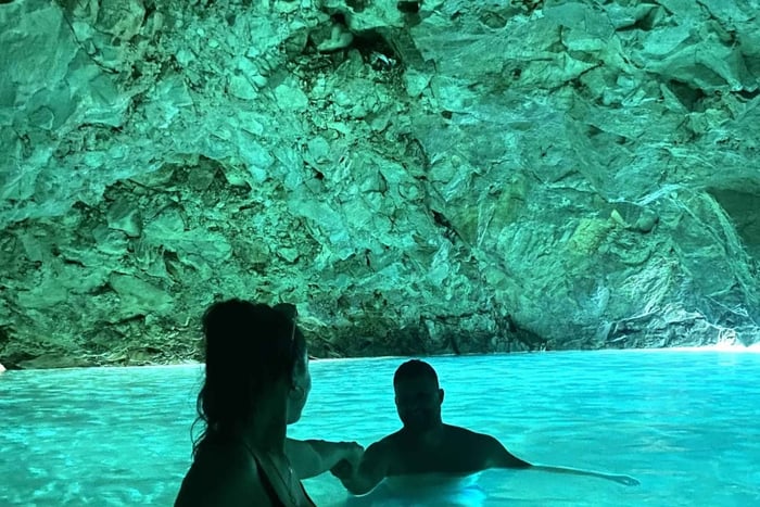 Excursión en lancha rápida al Parque Nacional y a la Bahía de Grama