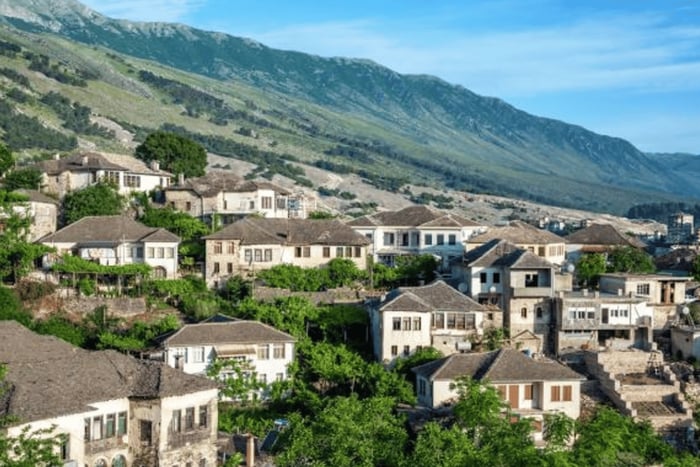 Un passo indietro nel tempo: escursione a Gjirokastër da Saranda
