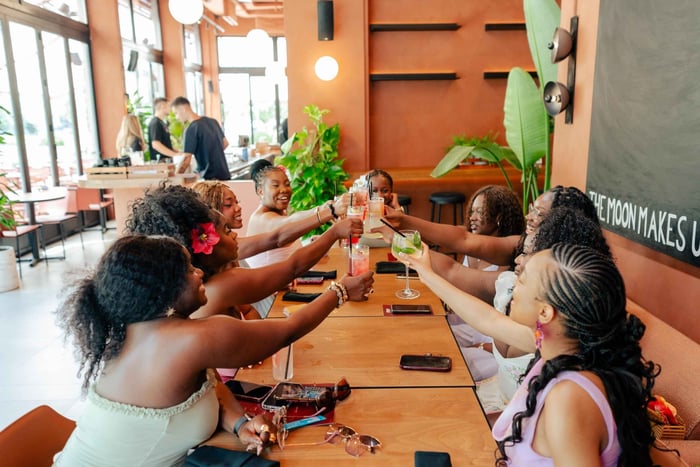 Tirana: esperienza di 2 ore con brunch e bevande illimitate