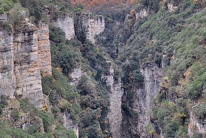 Tirana: tour in jeep di Berat, della cascata di Bogova e del canyon di Osumi