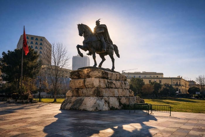 Tirana: historia comunista y tour de la ciudad moderna con guía local