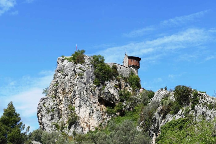 Tirana: gita di 1 giorno a Berat passando per i castelli di Petrela ed Elbasan!