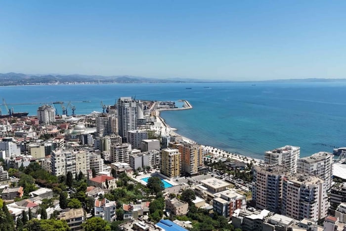 Tirana: gita di 1 giorno a Durazzo con Castello di Preza e spiaggia