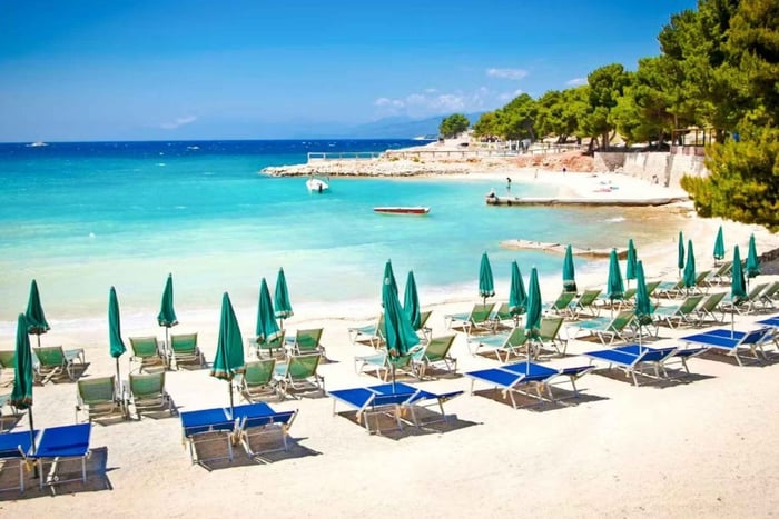 Bustransport fra Tirana/lufthavn/Durres til Ksamil og Blue Eye
