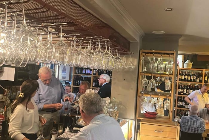 Tirana: tour a piedi veloce e degustazione di vini albanesi