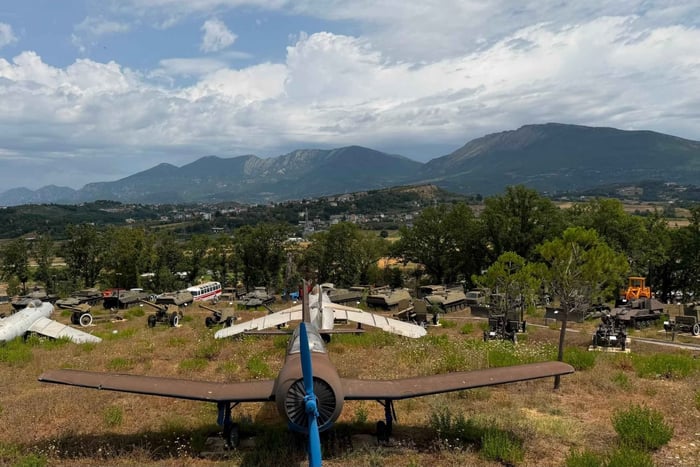 Tirana: Military Museum, Petrelë Castle, Zipline& Lunch Tour