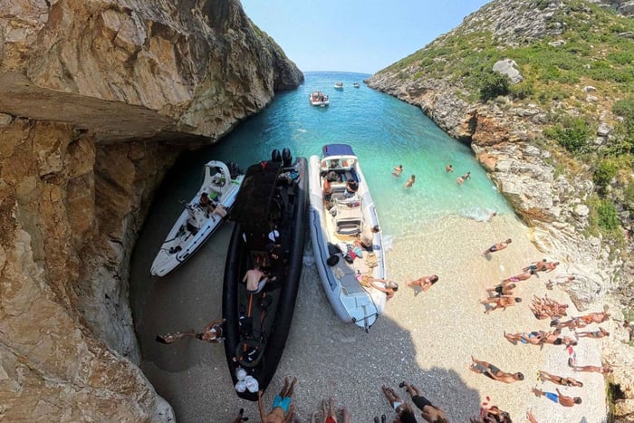 Vlore: aventura a la cueva de la gema azul y exploración de la bahía de Grama
