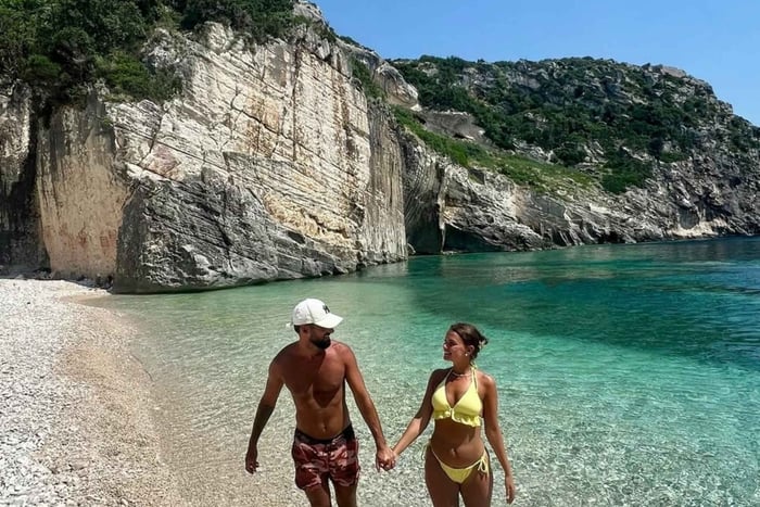 Valona: Grotta Blu e segreti della Riviera albanese in motoscafo