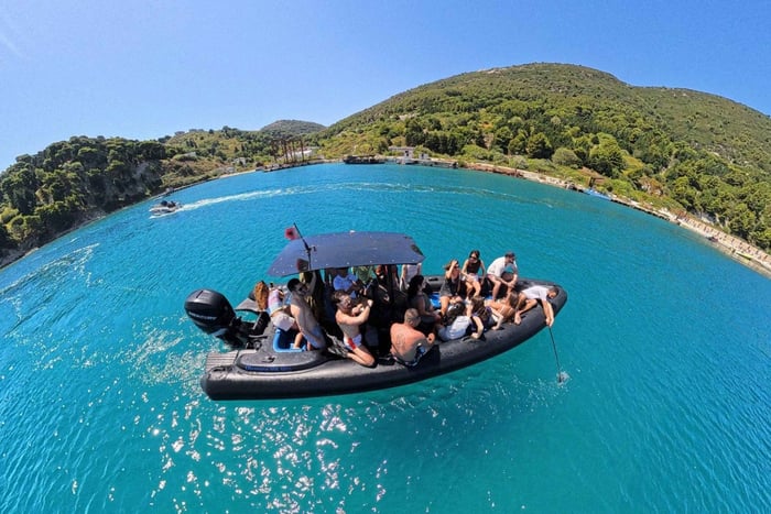 Vlore: Garganta del Diablo y la isla de Sazan en barco