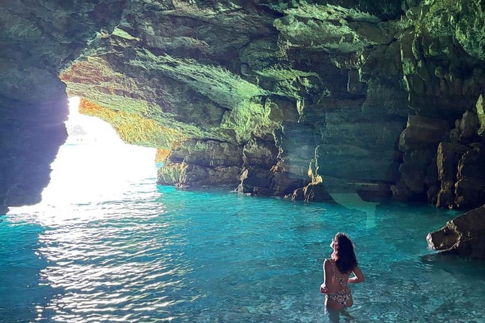 Vlorë: Haxhi Ali Cave and Karaburun Peninsula Boat Tour