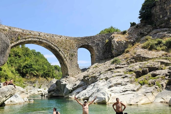 Vlora: Tag am Fluss & Barbecue-Mittagessen an der Brataj-Brücke