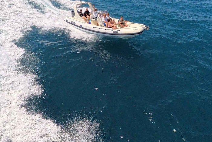 Valona: tour in motoscafo dell'isola di Sazan e della grotta di Haxhi Ali