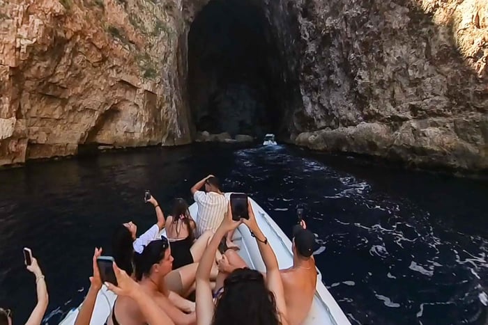 Valona: Isola di Sazan e Karaburun!Tour esclusivo della costa interna