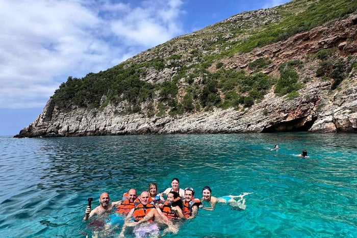 Vlore:Speedboottocht naar het nationale zeepark Sazan-Karaburun