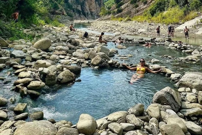 Valona: bagno termale, canyon di Langarica e rafting a Përmet