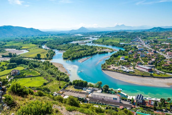 Shkodra vanuit Tirana: Dagtocht kasteel, stad & Skadar meer