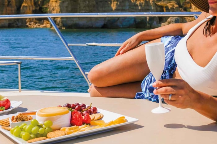 Albufeira: 3-Hour Benagil Caves & Coastline Tour - 'Unwind'