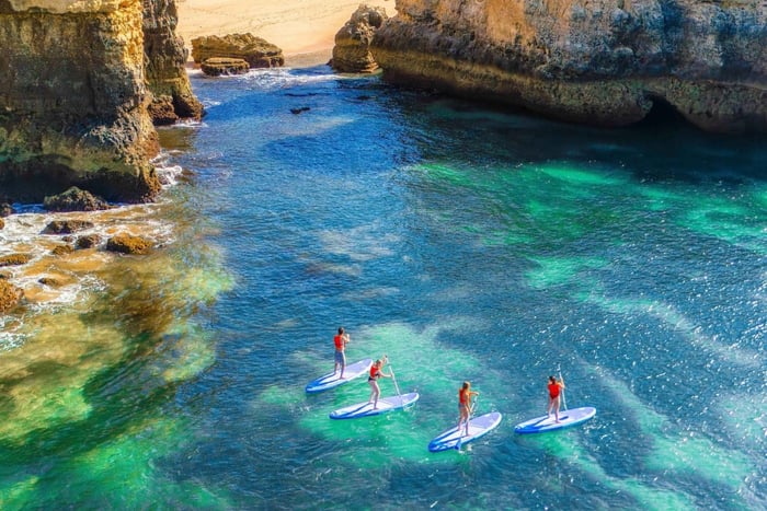 Albufeira: tour en tabla de surf de remo por cuevas marinas con fotos profesionales gratuitas