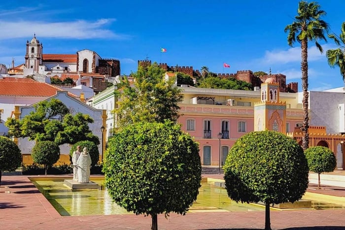 Albufeira: Silves Castle, Cathedral, and Market Tour