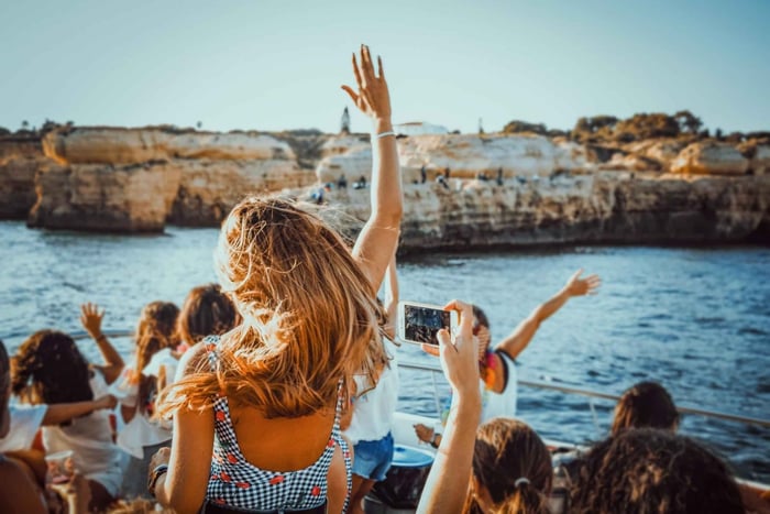 Albufeira: Sunset Boat Party with live DJ (1 hour open bar)