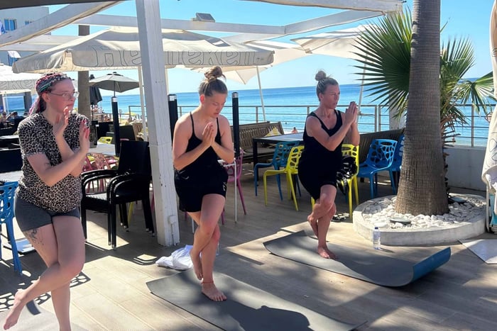 Albufeira: Yoga and Reiki Experience with Breakfast