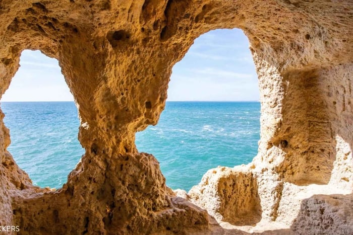 Maravilhas do Oceano no Grutas Marinhas, Falésias e Vistas Panorâmicas