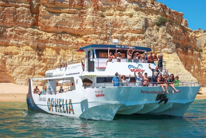 Benagil-cruise met lunch, open bar en leuke wateractiviteiten