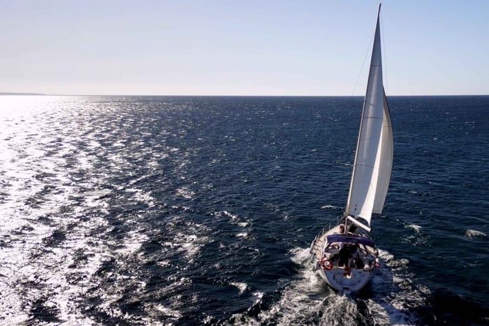 ¡Aventura diurna en velero cerca de Lagos y Luz!
