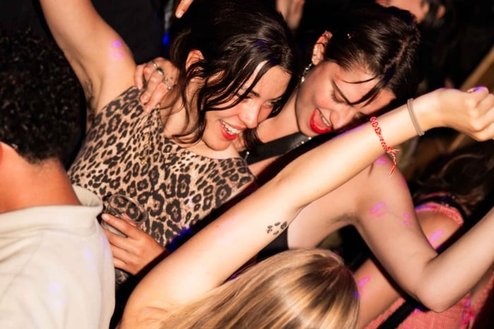 Faro Pub Crawl: 6 Drinks, Games, and VIP Club Entry