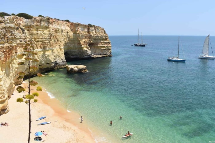 From Sagres: 3-Day Private Trip to Lisbon with Driver