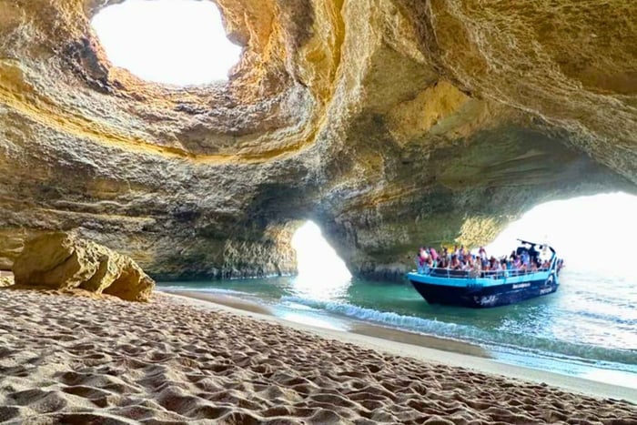 Portimão: Benagil Caves & Dolphins Watching with Biologist