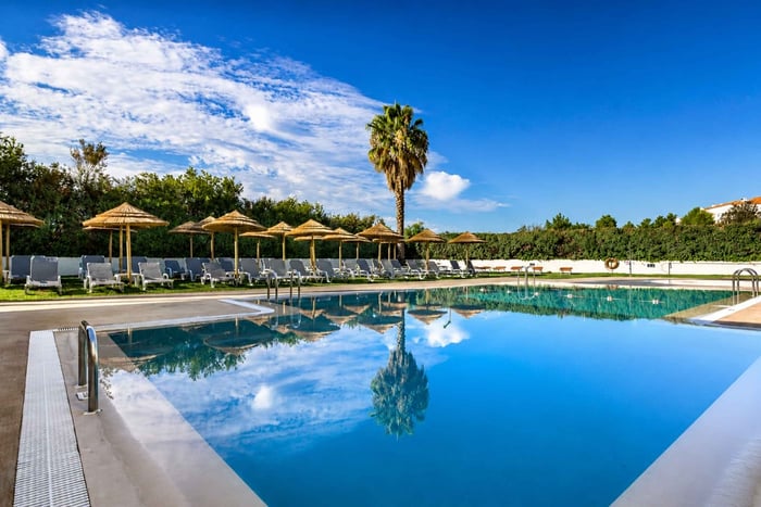 Portimão: Day Pass Pools and Jacuzzi