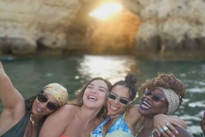 Portimão: Private Benagil Cave Sailing Tour with Snacks