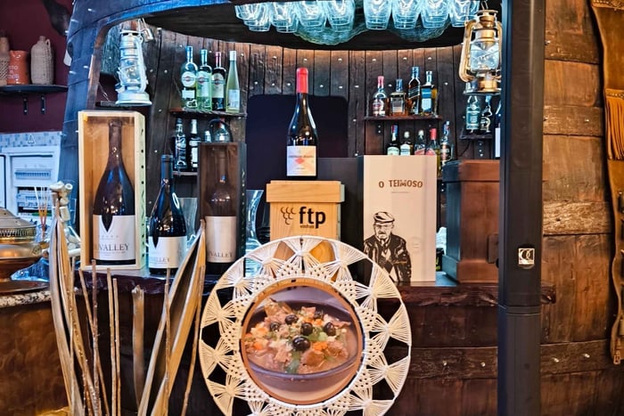 Praia da Rocha: Fado show, traditional music and dinner