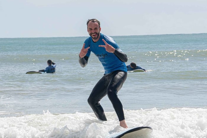 Surf in Take a unique day with your family!