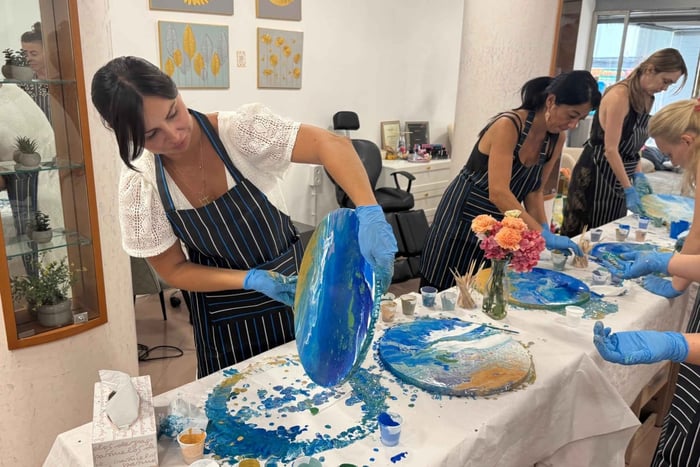 Alicante: laboratorio di arteterapia con vino e pittura