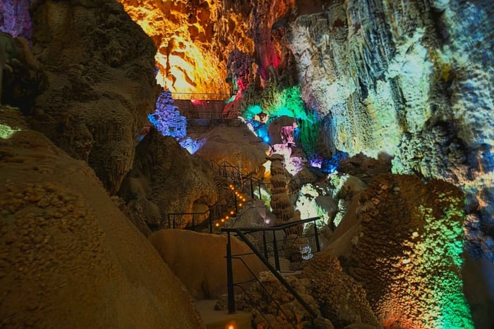 Alicante : Découvrez les grottes de Canelobre et le charme de Busot