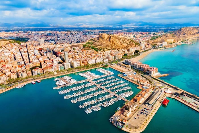 Alicante Express: Castle & Caves Private Tour