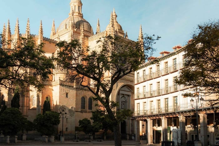 Alicante: Wine Tour with Tastings and Lunch
