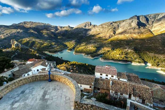 Depuis Alicante : Guadalest, Altea et billet pour les cascades de l'Algar