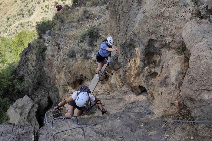 Redován: Ferrata familiare K2 in ambiente naturale con discesa in corda doppia