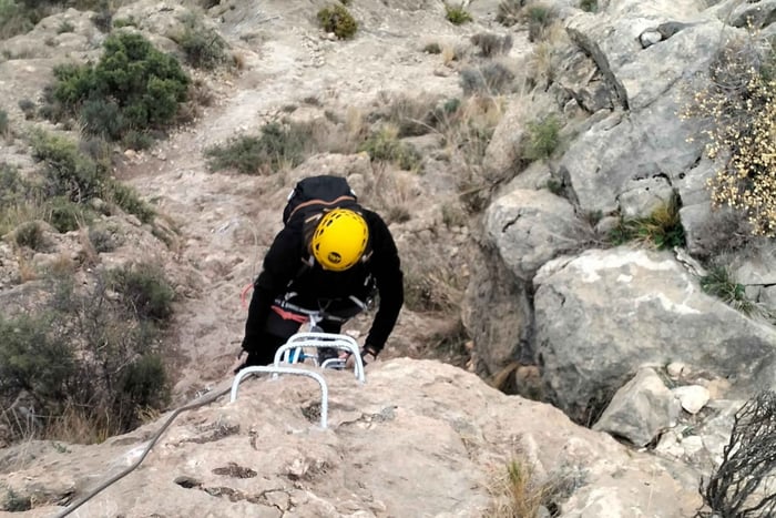 Via ferrata med 130 meter lang zipline i Elda