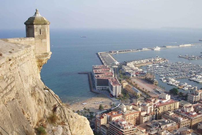 Från Albir och Benidorm: Dagsutflykt till Alicante med buss