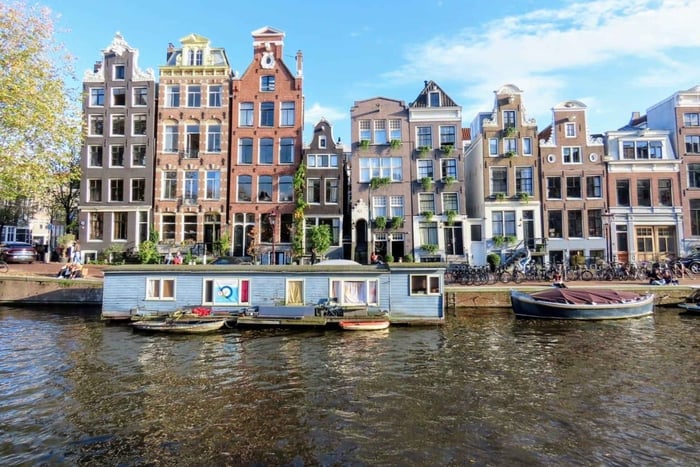 Amsterdam: 2-hour History & Culture tour with a Local