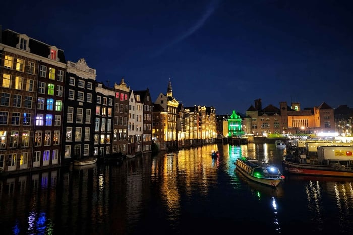 Amsterdam om natten: Omvisning til fots med fransktalende guide