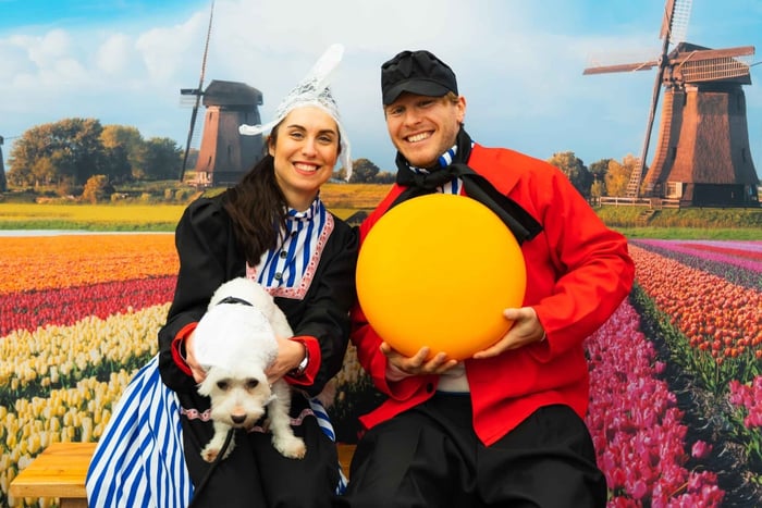 sesja zdjęciowa w stroju ludowym na targowisku Albert Cuypmarkt